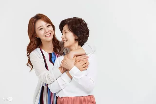小姑未婚生子,婆婆打算把孩子給我撫養,得知真相後我對她很感激