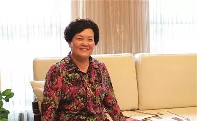 姑姑養我8年,我結婚她人不來,提前送我一張銀行卡,我冷笑兩聲