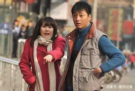 我倆月收入近兩萬,我背著老婆給爸媽六千,她知道後大怒要離婚