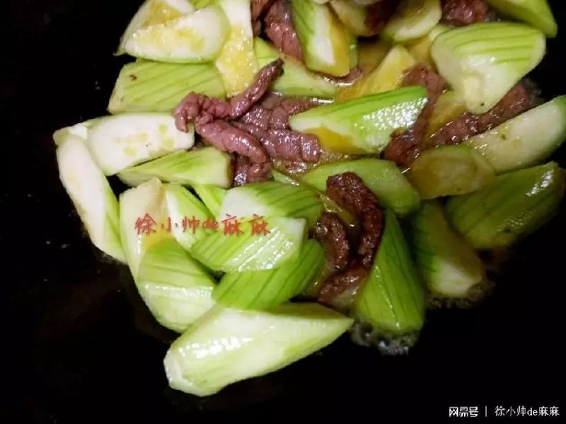 教你絲瓜的新做法,保准你沒試過,只需要加上它,好吃!