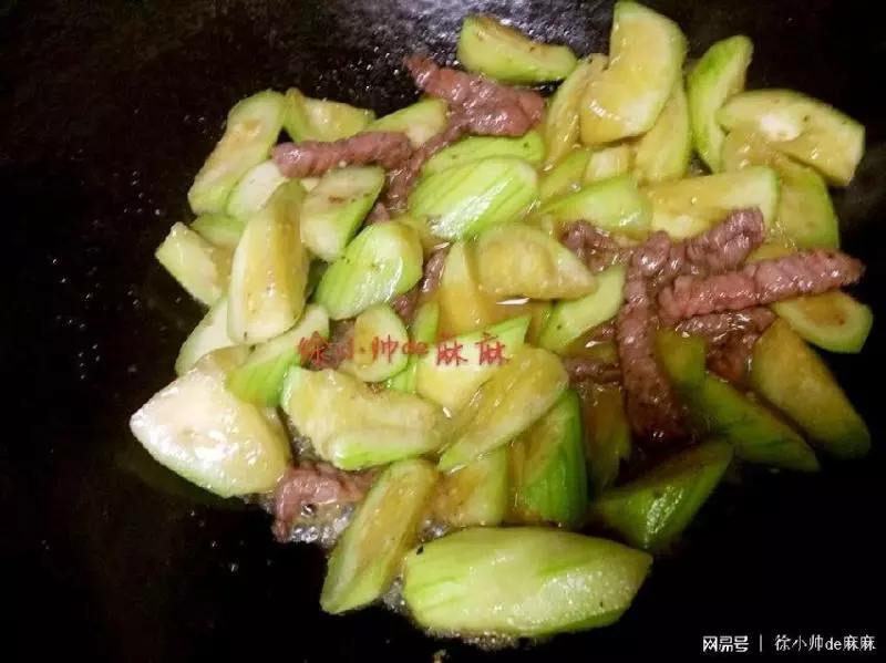 教你絲瓜的新做法,保准你沒試過,只需要加上它,好吃!