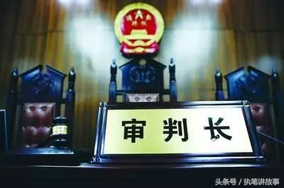 老漢在火車站幫助了一名落難大學生,幾年後他救了老漢兒子一命