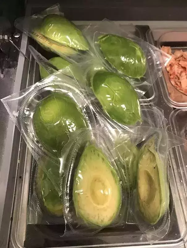 香蕉剝皮再包裝賣?!大自然正在懲罰我們這種不經意的懶惰……