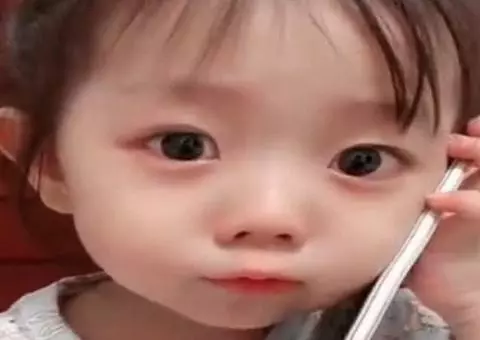 女兒給爸爸打電話告狀,你老婆又欺負俺了,弄的爸爸哭笑不得