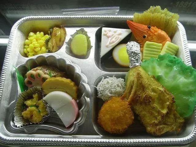 日本記者設計體驗坐牢!發現牢裡「3餐有肉有菜」,還可「月賺26K台幣」