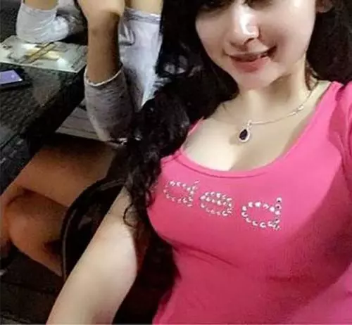 穆斯林女教師手機被偷,私密自拍照片被學生曝光!不知道宗教看到怎麼想