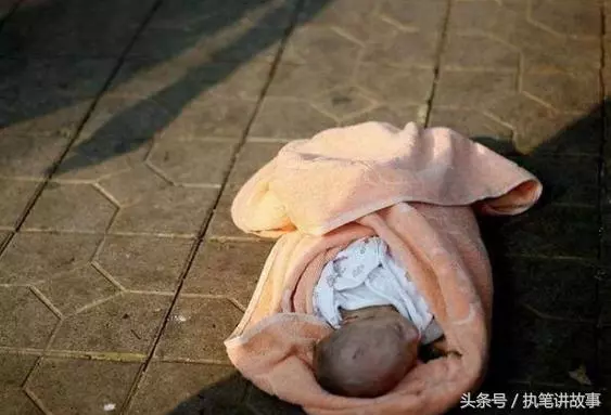 女孩找尋失散弟弟路上撿回一女嬰,多年後女嬰竟讓她姐弟意外重逢