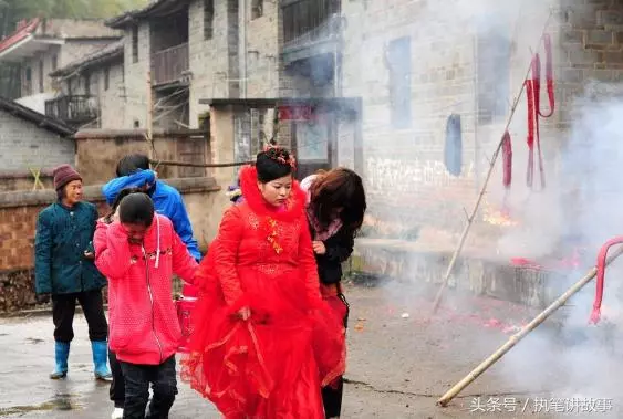 丈夫去世後留下幼子和癱瘓的婆婆,女子卻拒絕改嫁,原因讓人淚崩