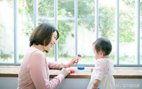 母親生病,女子抱著孩子回娘家,兩個小時後有人敲門,女子淚目