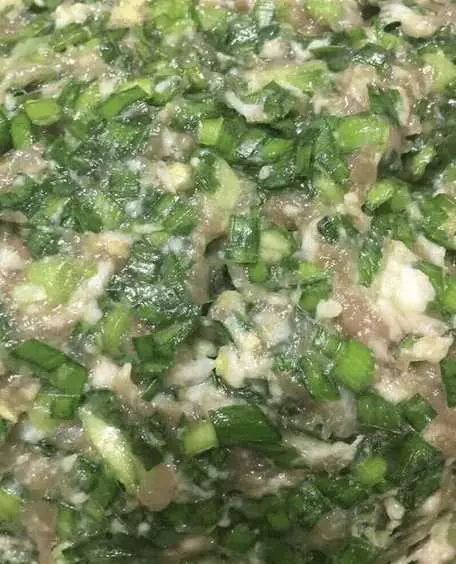 自從學了這個「餃子餡」秘方後,家人每次都誇我包的餃子好吃!一上桌就被搶光!