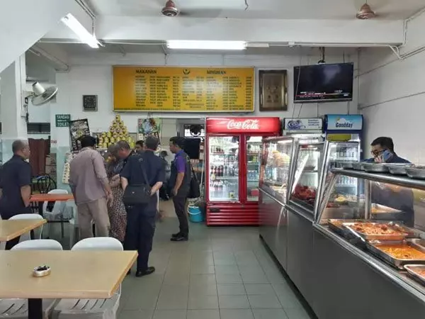 24小時扁擔飯餐館被曝光:這種環境你還吃的下去嗎?