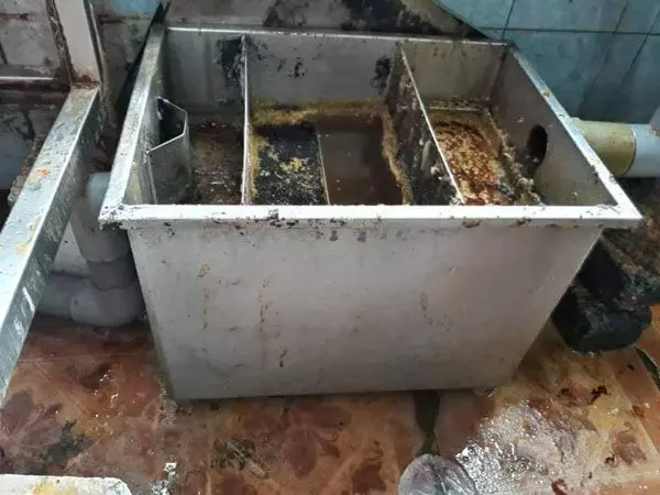 24小時扁擔飯餐館被曝光:這種環境你還吃的下去嗎?