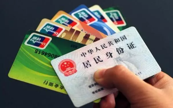 姐姐出嫁,繼母給8萬嫁妝,我娶妻她給一張卡,餘額讓我淚如泉湧