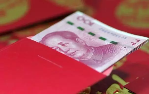 父親再婚後,對我不聞不問,我出嫁前他送一張卡,我淚如泉湧