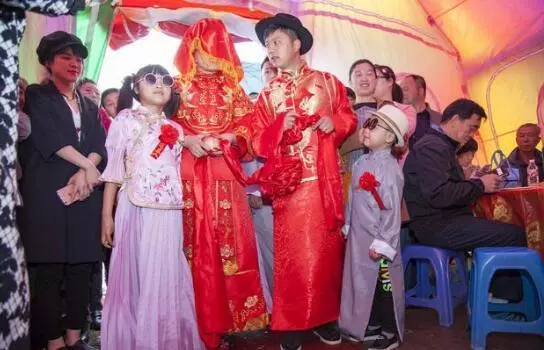 幫嫂子帶孩子三年, 我生日她送一張銀行卡, 看到餘額我淚如泉湧