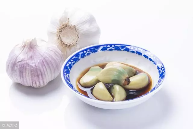 魚刺卡喉嚨,喝醋真的能行嗎?關於醋的4個誤解,是時候解開了
