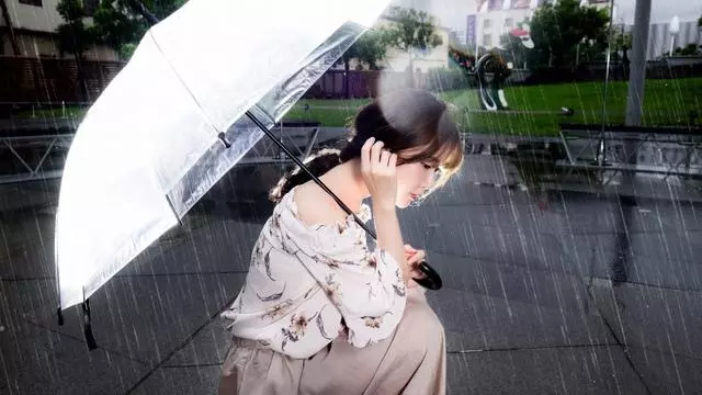 婆婆嫌棄我只會做事,不會打扮,離婚後哭著求我復婚