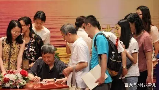 孫子打電話說想奶奶,我坐車去看他,看到兒媳送的禮物我濕了眼眶