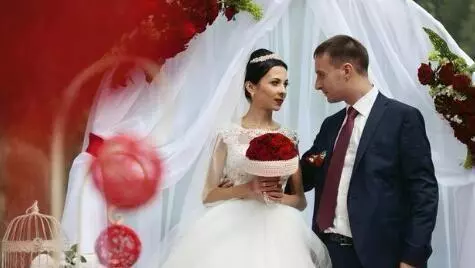 弟弟和小舅子分別結婚,和老婆商量紅包都送兩千,結果卻是這樣