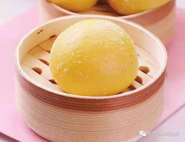 椰蓉南瓜饅頭,南瓜的清甜加上椰蓉的淡淡清香,這樣做出來的饅頭全家都愛吃