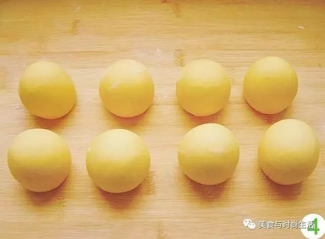 椰蓉南瓜饅頭,南瓜的清甜加上椰蓉的淡淡清香,這樣做出來的饅頭全家都愛吃