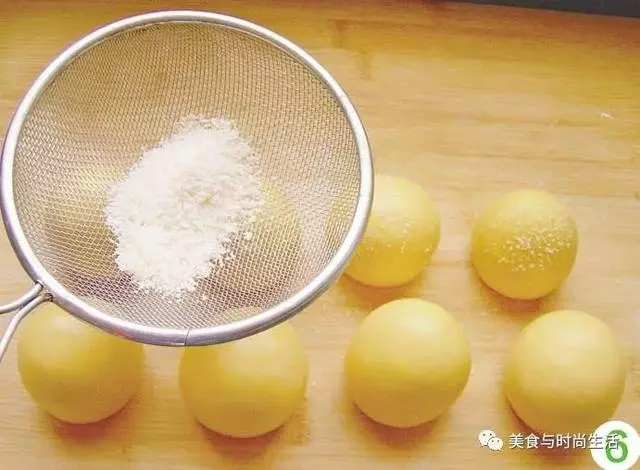 椰蓉南瓜饅頭,南瓜的清甜加上椰蓉的淡淡清香,這樣做出來的饅頭全家都愛吃