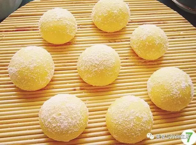 椰蓉南瓜饅頭,南瓜的清甜加上椰蓉的淡淡清香,這樣做出來的饅頭全家都愛吃