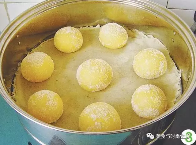 椰蓉南瓜饅頭,南瓜的清甜加上椰蓉的淡淡清香,這樣做出來的饅頭全家都愛吃