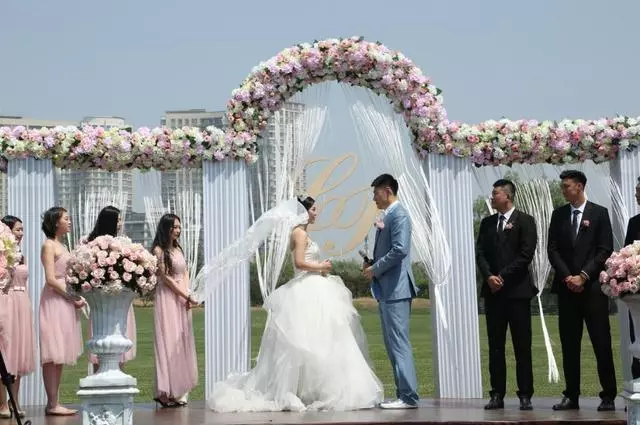 大姑姐每次來家,婆婆都把俺支開,手機沒帶折返,俺想趕走她們