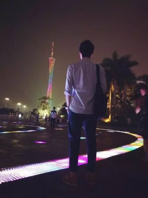 和前妻偶遇她給我發信息要我陪她,我回復一句話女友不久嫁給了我