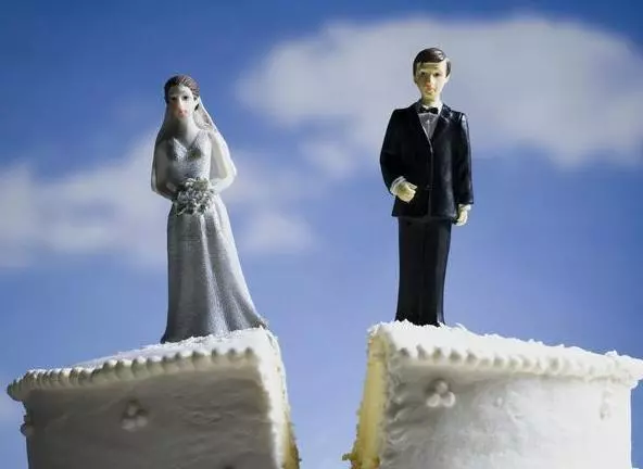 跟前夫離婚我放棄撫養權要房子,半年後前婆婆來送孩子哭紅了眼