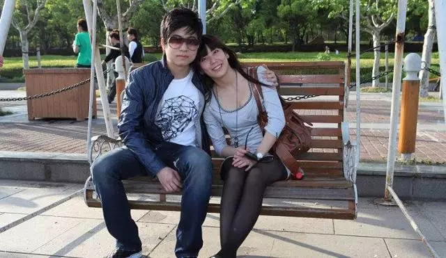 去城裡看望女兒,中午女婿給我吃冷饅頭,門口聽到對話我淚如雨下
