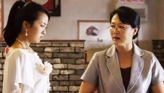 每月給婆婆三千家用,還和小姑一起沖俺發難,出差回來直接離婚