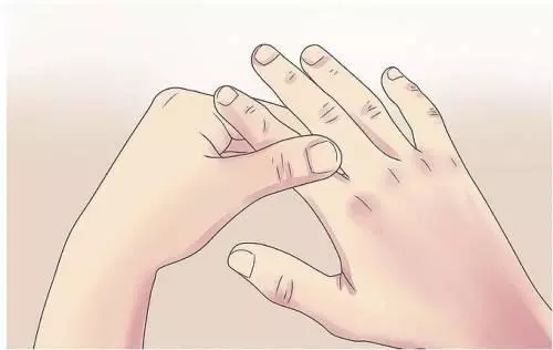 手腳容易發麻到底是怎麼回事?身體缺啥了?