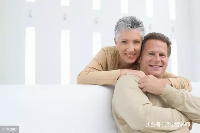 不論男女,若45歲之後這6個動作難不倒你,你有長壽的「體質」