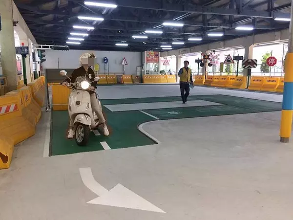 路考「魔王關」鎮走「三寶」!機車路考半小時竟然沒人過...網友樂歪:子孫安全了!
