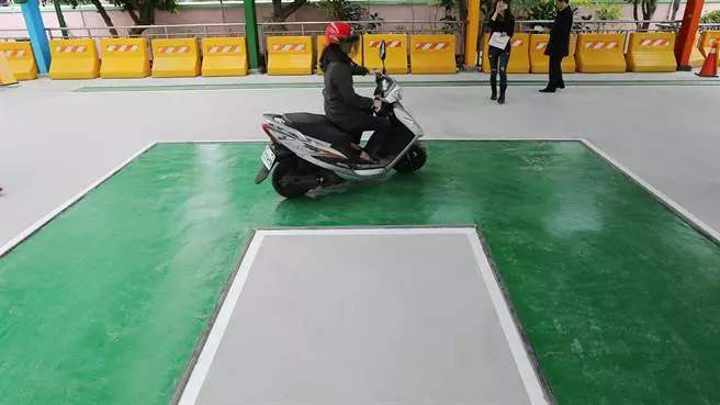 路考「魔王關」鎮走「三寶」!機車路考半小時竟然沒人過...網友樂歪:子孫安全了!