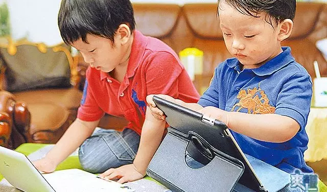 十年電玩電腦不離手 十五歲少年得老花眼