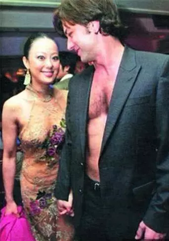 她敗光鐘鎮濤1.5億家產!婚內紅杏出牆,同時交往5個外國男人…如今竟變成這幅模樣!!