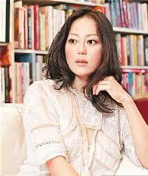 她敗光鐘鎮濤1.5億家產!婚內紅杏出牆,同時交往5個外國男人…如今竟變成這幅模樣!!