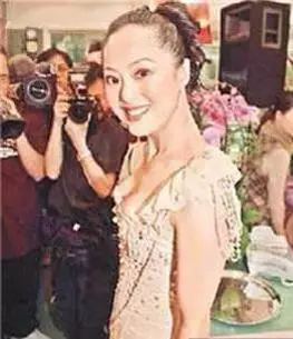 她敗光鐘鎮濤1.5億家產!婚內紅杏出牆,同時交往5個外國男人…如今竟變成這幅模樣!!