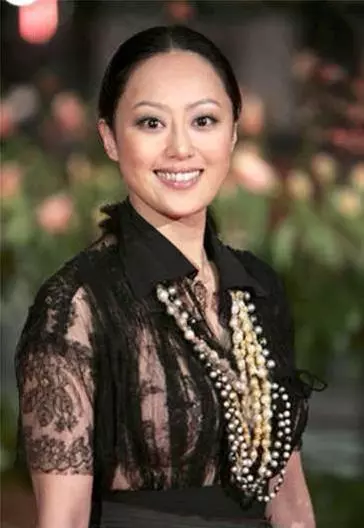 她敗光鐘鎮濤1.5億家產!婚內紅杏出牆,同時交往5個外國男人…如今竟變成這幅模樣!!