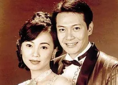劉德華雙胞胎弟弟現身街頭,跟華仔相似度高達99%,網友:以為是華仔本尊!