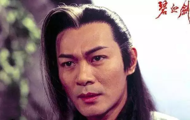劉德華雙胞胎弟弟現身街頭,跟華仔相似度高達99%,網友:以為是華仔本尊!
