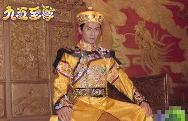 劉德華雙胞胎弟弟現身街頭,跟華仔相似度高達99%,網友:以為是華仔本尊!