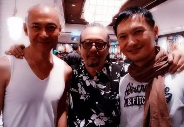 劉德華雙胞胎弟弟現身街頭,跟華仔相似度高達99%,網友:以為是華仔本尊!
