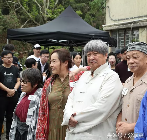 66歲洪金寶斷食瘦身復出拍戲,不坐輪椅的他表情痛苦引爭議!