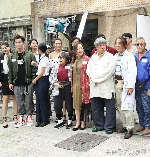 66歲洪金寶斷食瘦身復出拍戲,不坐輪椅的他表情痛苦引爭議!