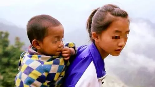 大姐一生未嫁養弟弟,突然身患重病,弟弟合夥媳婦把大姐趕出門外