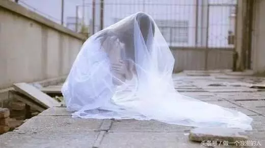 老公去世我打掉孩子準備再嫁,婆婆連夜送一東西,拆後我終身不嫁!